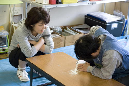 5月アートルーム：「陶芸 まめ皿づくり」