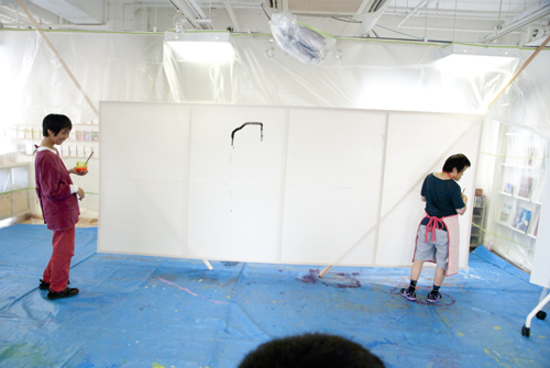 8月アートルーム「ペイントバトル巨大絵画に挑戦!」