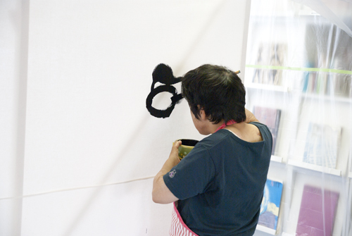 8月アートルーム「ペイントバトル巨大絵画に挑戦!」