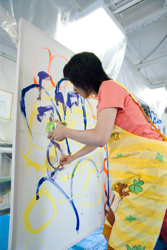 8月アートルーム「ペイントバトル巨大絵画に挑戦!」