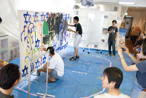 8月アートルーム「ペイントバトル巨大絵画に挑戦!」