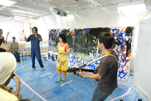 8月アートルーム「ペイントバトル巨大絵画に挑戦!」
