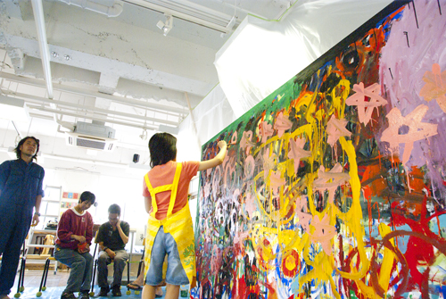 8月アートルーム「ペイントバトル巨大絵画に挑戦!」