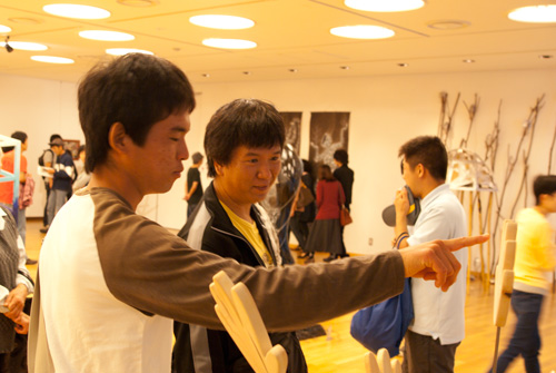 8月アートルーム「ペイントバトル巨大絵画に挑戦!」