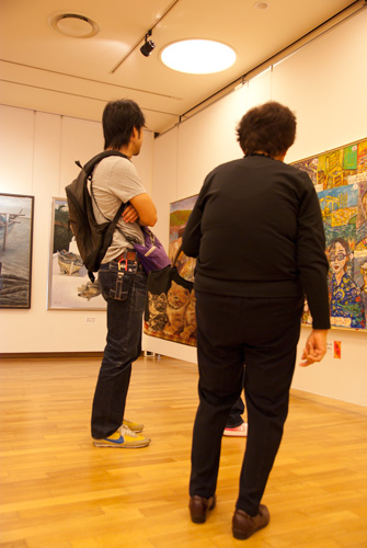 8月アートルーム「ペイントバトル巨大絵画に挑戦!」