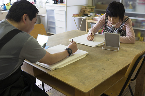 4月アートルーム :「わたし、ぼくのかおを描く」
」