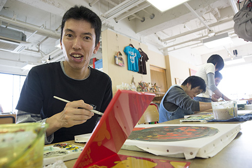 4月アートルーム :「わたし、ぼくのかおを描く」
」