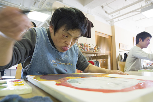 4月アートルーム :「わたし、ぼくのかおを描く」
」