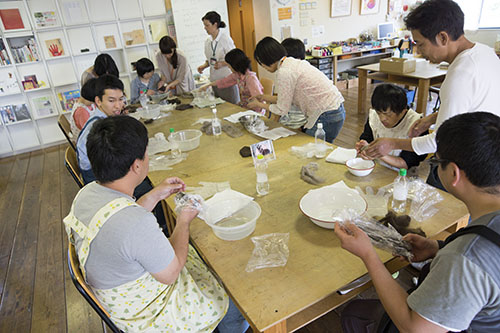 6月アートルーム :「羊毛フェルトでぶんちんをつくる」