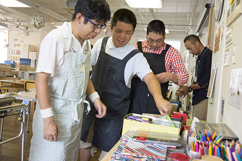 8月アートルーム :「たまごのカラで風鈴づくり」