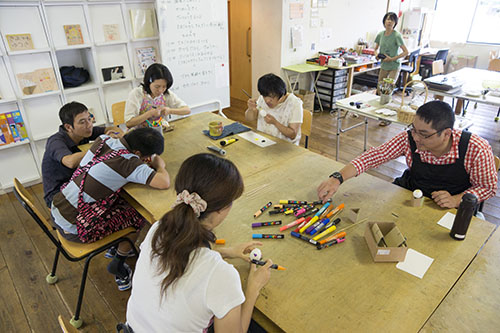 8月アートルーム :「たまごのカラで風鈴づくり」