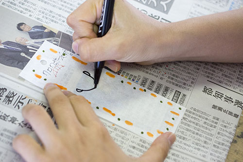 8月アートルーム :「たまごのカラで風鈴づくり」