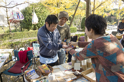 11月アートルーム ：「画楽のお店をつくろう」