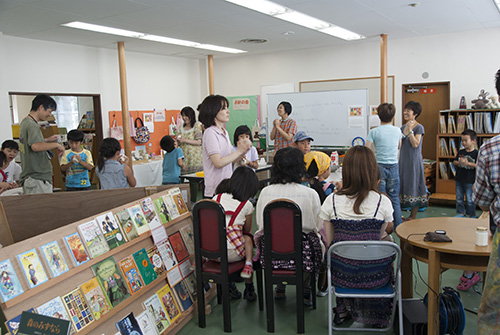 「いちまい絵ほん」ワークショップ in こども図書館