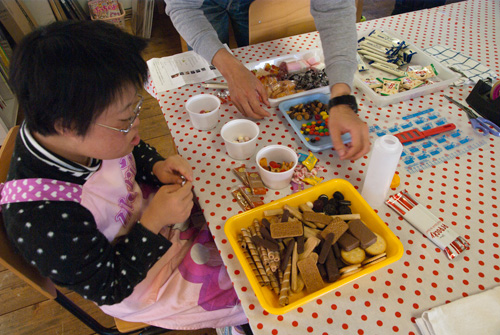 12月ワークショップ：お菓子の家2012