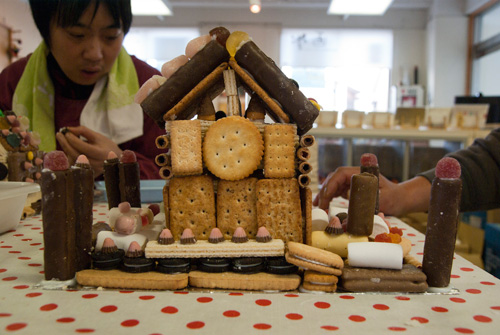 12月ワークショップ：お菓子の家2012